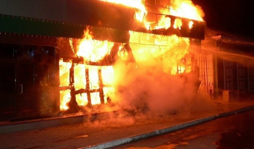 В Баладжары сгорел магазин