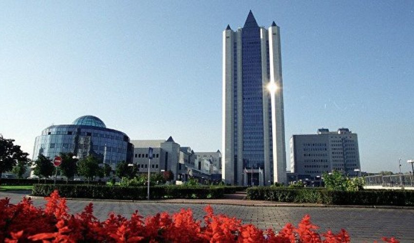 Ведущий специалист «Газпрома» выпал из окна 30-го этажа Ведущий специалист «Газпрома» выпал из окна 30-го этажа