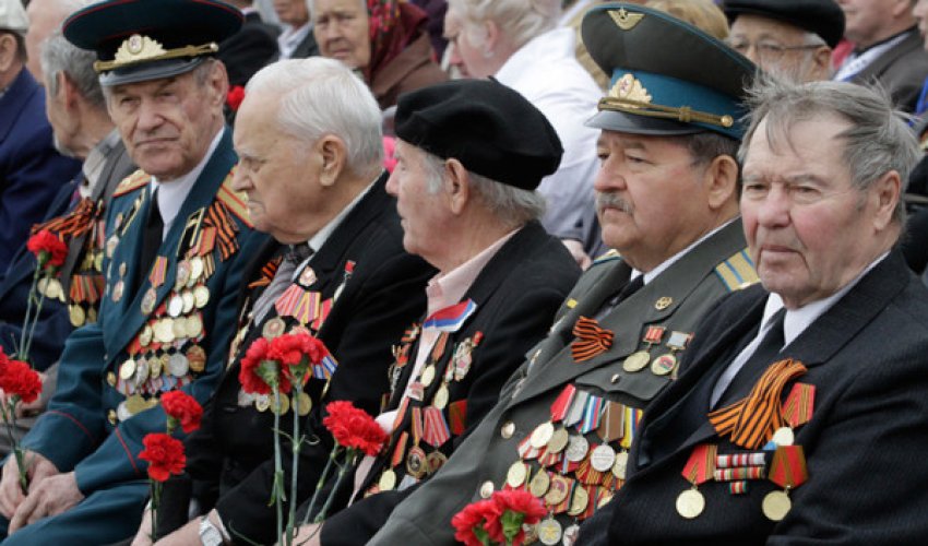 Latviya SSRİ-nin hərbi formasını geyinən veteranları cərimələyəcək