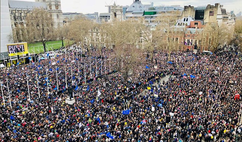 Londonda 1 milyon insan küçələrə çıxdı - FOTOLAR