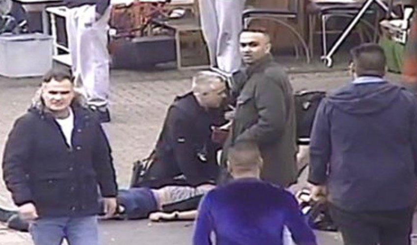14 yaşlı oğlanın avtomobillə vurulma anı: havada fırlanıb, yerə çırpıldı - VİDEO 14 yaşlı oğlanın avtomobillə vurulma anı: havada fırlanıb, yerə çırpıldı - VİDEO