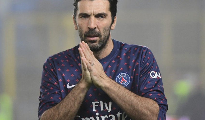 Buffon PSJ-də qalır