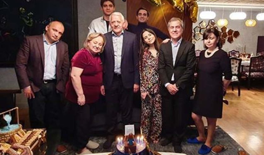 Nazim İbrahimovun ailəsi ilə yeni fotosu