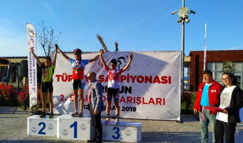 Азербайджанская велосипедистка победила в чемпионате Турции