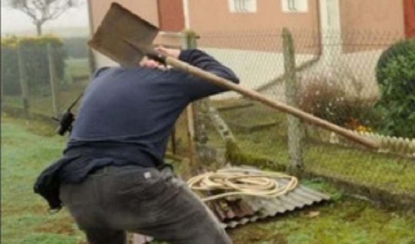 Neftçalada ata oğlunu xəstəxanalıq etdi Neftçalada ata oğlunu xəstəxanalıq etdi
