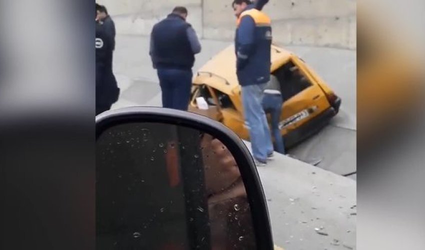 На кольцевой дороге столкнулись два автомобиля - ВИДЕО