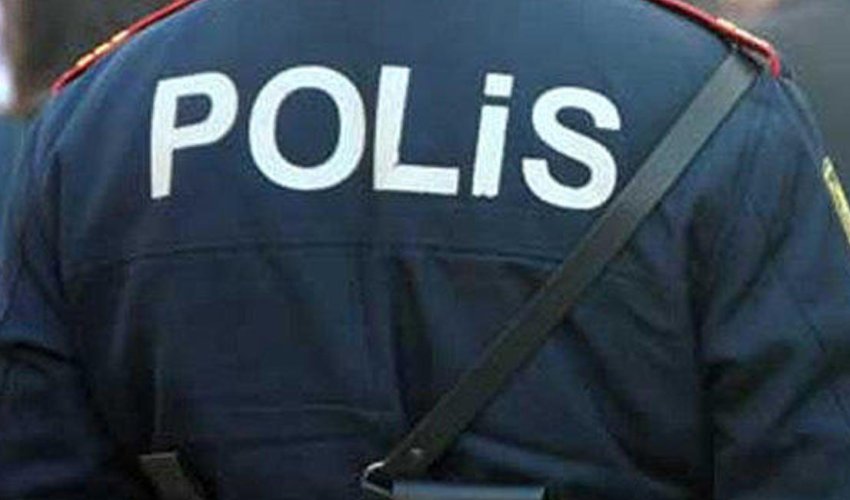 Sabiq polis əməkdaşı məhkəmə zalında həbs olunub Sabiq polis əməkdaşı məhkəmə zalında həbs olunub