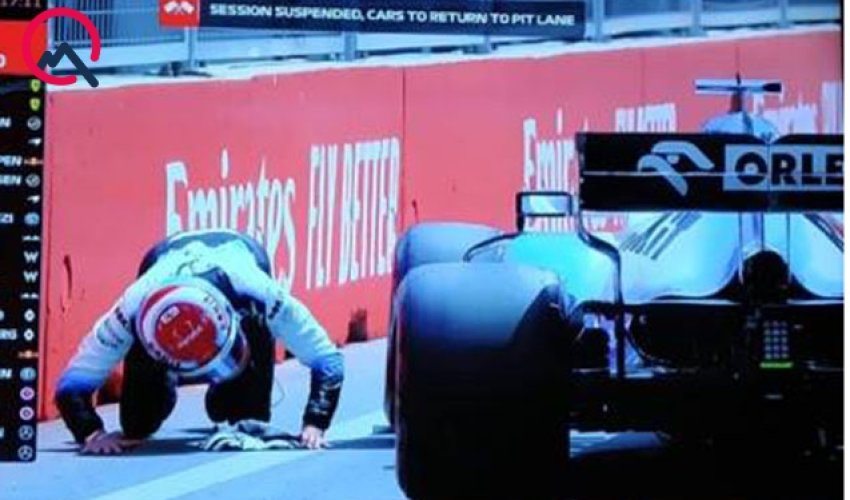 “Formula 1”də ilk qəza - Rassellin bolidi lyuka düşdü - FOTO “Formula 1”də ilk qəza - Rassellin bolidi lyuka düşdü - FOTO