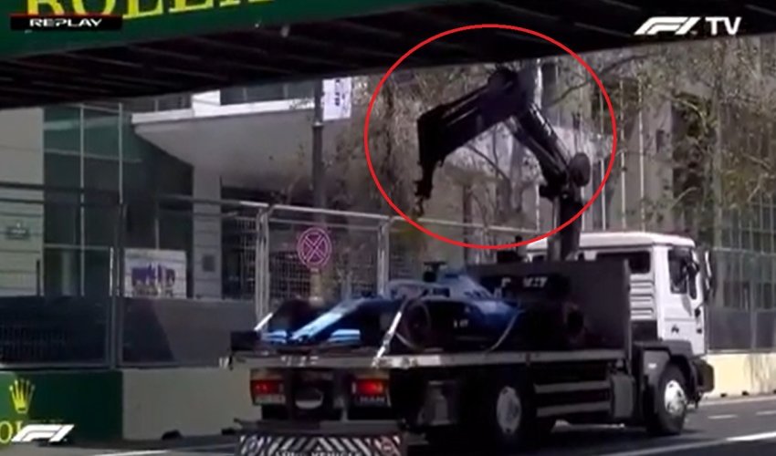 “Formula 1”də qəzaya düşən bolidi aparan evakuasiya maşını da qəza etdi - VİDEO “Formula 1”də qəzaya düşən bolidi aparan evakuasiya maşını da qəza etdi - VİDEO