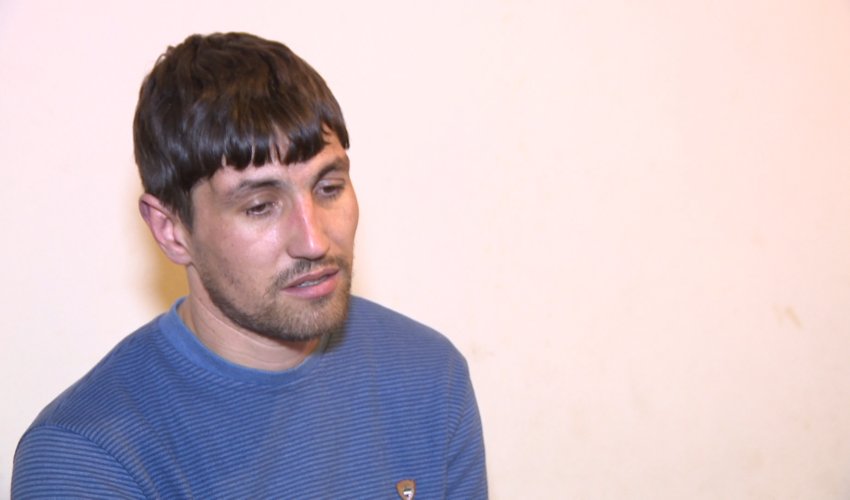 Bakıda qadınları qarət edən bu şəxsi tanıyanlar polisə müraciət etsin Bakıda qadınları qarət edən bu şəxsi tanıyanlar polisə müraciət etsin