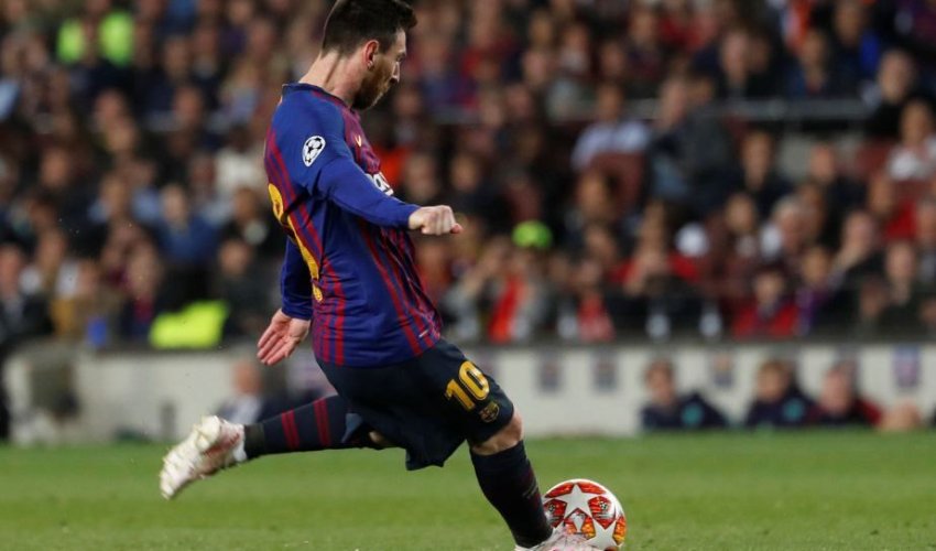 Messi cərimə zərbəsi vurarkən hakimi aldadıb Messi cərimə zərbəsi vurarkən hakimi aldadıb