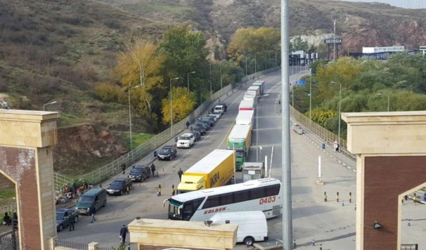 “Qırmızı Körpü” gömrük postu müvəqqəti bağlandı “Qırmızı Körpü” gömrük postu müvəqqəti bağlandı