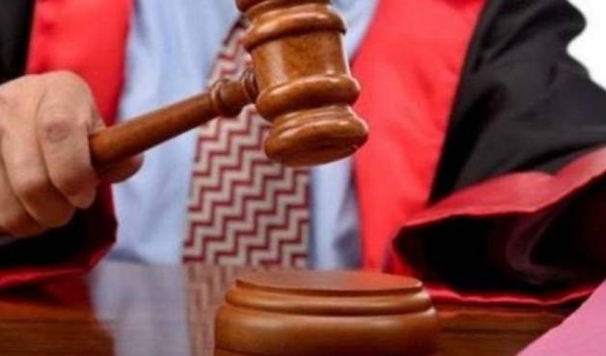 İki məhkəmə hakimi işdən çıxarıldı İki məhkəmə hakimi işdən çıxarıldı