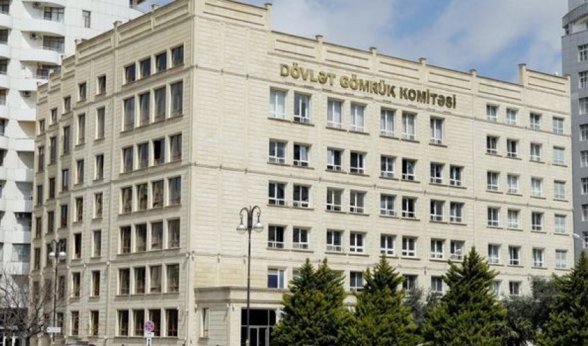 Rüşvətə görə işdən çıxarılan gömrük rəisi nazirin əmisi oğludur - FOTO