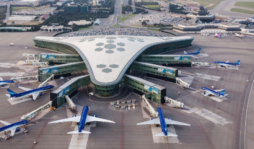 AZAL transseksual sərnişinə görə 3 işçisini qovdu - SƏBƏB BU FOTODUR