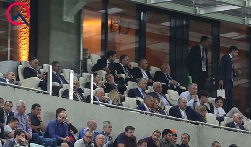 Azərbaycanlı məmurlar da “Çelsi”-“Arsenal” matçında - FOTO
