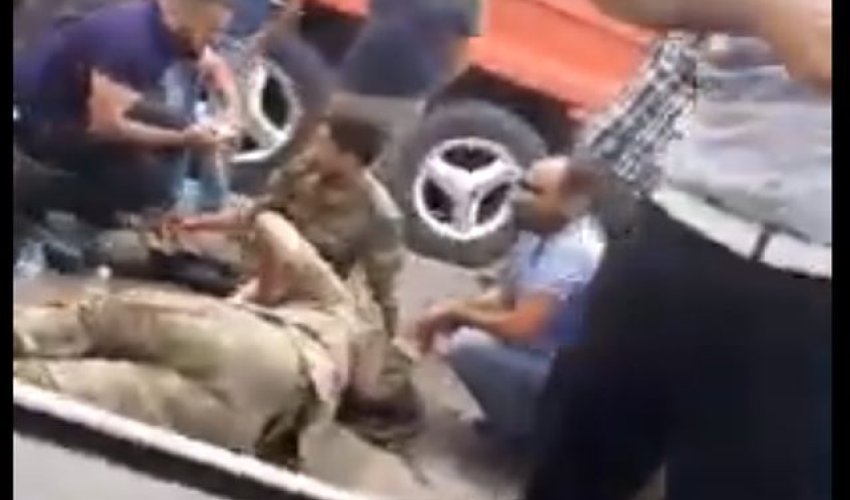 Bakıda əsgərləri daşıyan avtomobil qəzaya düşdü: Çoxlu sayda yaralı var - VİDEO Bakıda əsgərləri daşıyan avtomobil qəzaya düşdü: Çoxlu sayda yaralı var - VİDEO