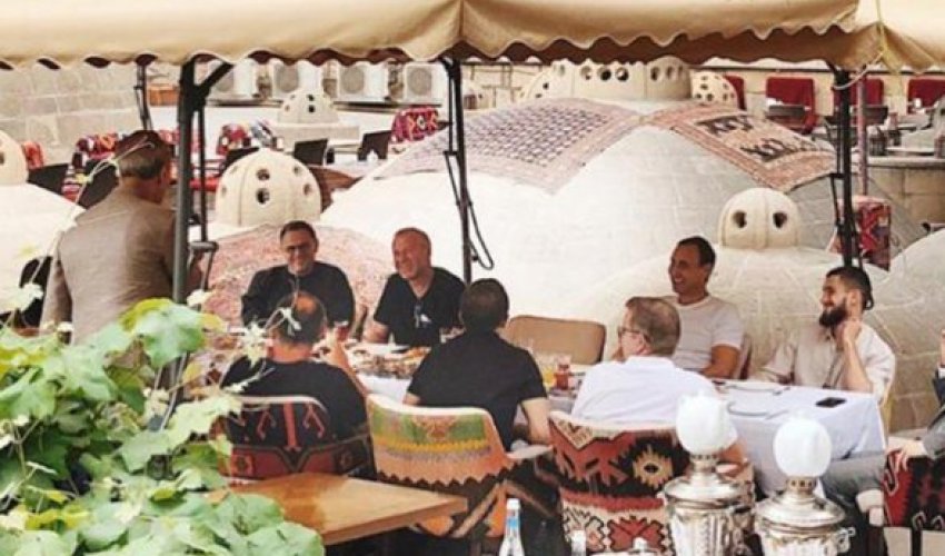 Абрамович с сыном Кямаледдина Гейдарова в «Ичеришехер»