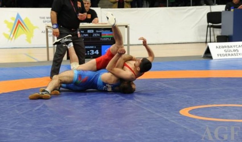 Daha bir güləşçimiz AÇ-də erməni rəqibini məğlub etdi