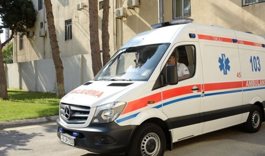 В Баку три человека получили солнечный удар