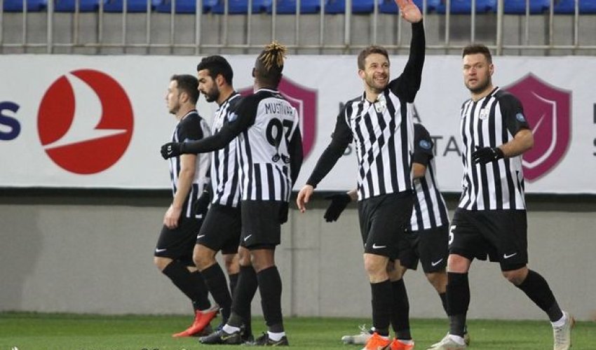 Daha bir futbolçu “Neftçi”dən getdi