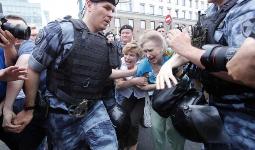 Протесты в Москве: десятки задержанных