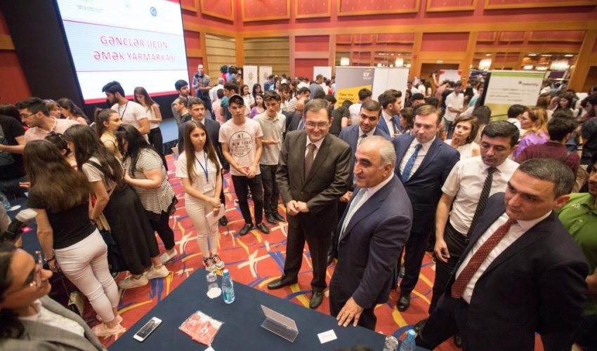 Bakcell gənclərin karyera və məşğulluq imkanlarını artırır Bakcell gənclərin karyera və məşğulluq imkanlarını artırır