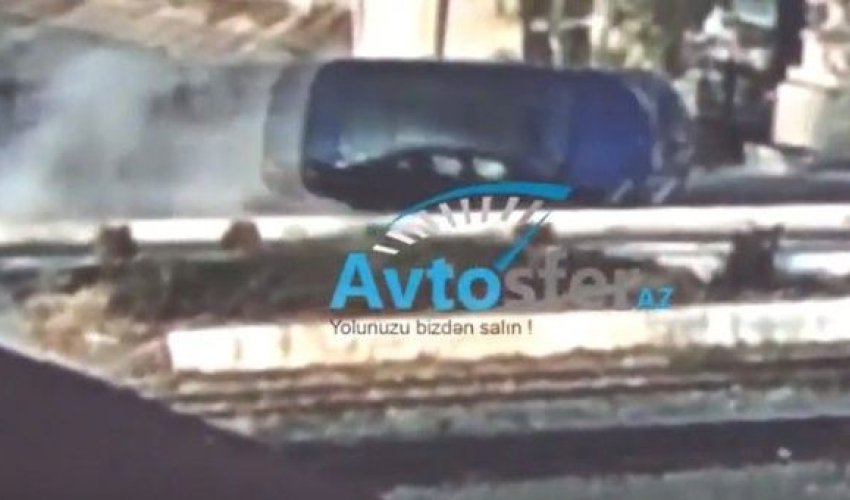 Bakıda dəhşətli qəza: BMW bir neçə dəfə çevrildi - VİDEO Bakıda dəhşətli qəza: BMW bir neçə dəfə çevrildi - VİDEO