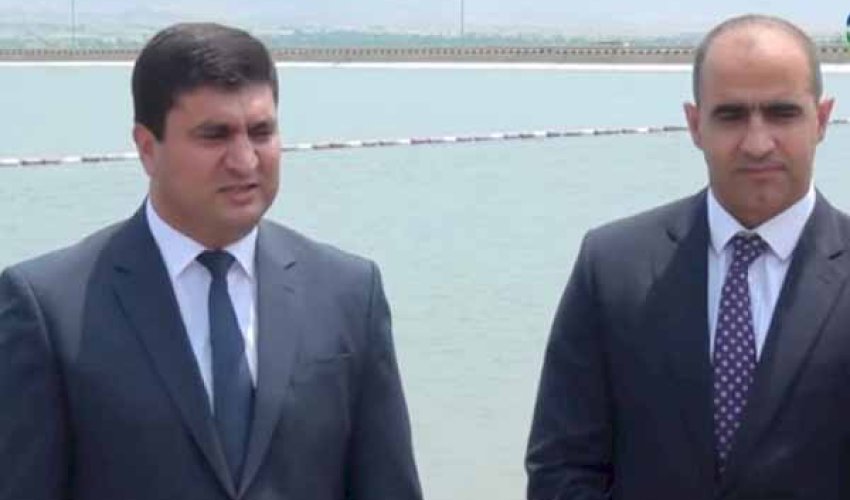 Azərbaycanda nazir, icra başçısı çimərlikdə -VİDEO Azərbaycanda nazir, icra başçısı çimərlikdə -VİDEO