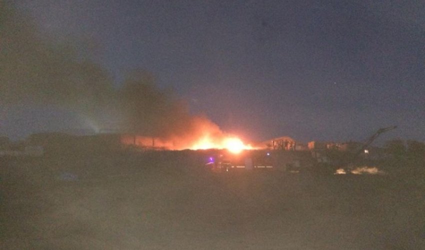 SON DƏQİQƏ : Bakıda neft ərazisi yanır (FOTOLAR) SON DƏQİQƏ : Bakıda neft ərazisi yanır (FOTOLAR)