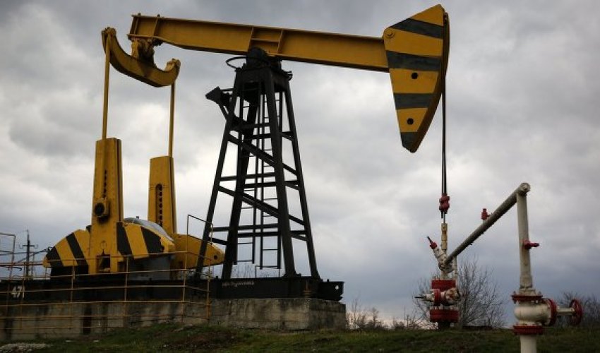 Oil prices climb as Middle East tensions simmer