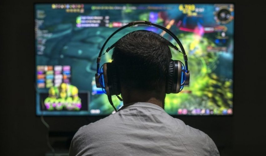 Virtual oyun həvəsi: mədəniyyəti üstələyən sosial bəla ya gəlir gətirən peşə?
