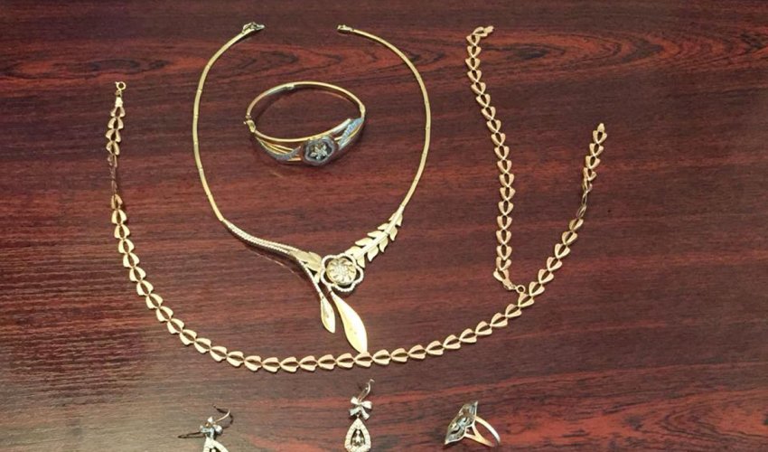 Bakıda evdən 25 min avroluq qızıl-zinət əşyaları oğurlanıb Bakıda evdən 25 min avroluq qızıl-zinət əşyaları oğurlanıb