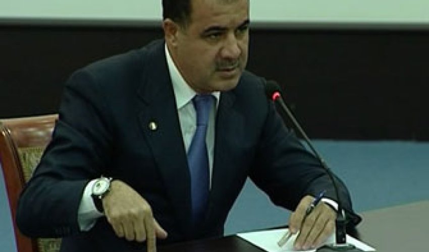 Elmar Vəliyevin bağlı qapısı- İNDİ ONUN QARŞISI AVTOMOBİLLƏRİN PARK YERİDİR - FOTOLAR