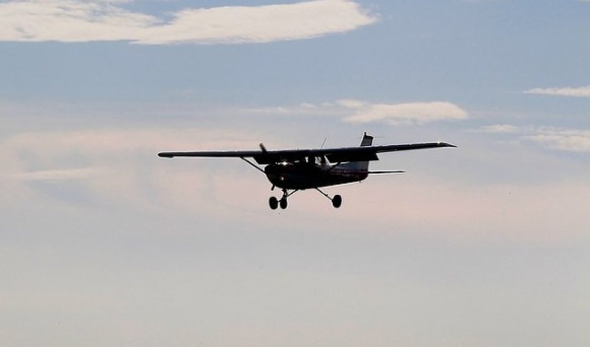 Almaniyada kiçik həcmli təyyarə tikinti mağazasının üzərinə düşüb Almaniyada kiçik həcmli təyyarə tikinti mağazasının üzərinə düşüb