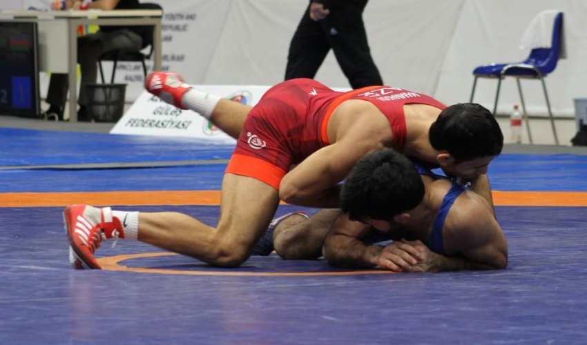 Azerbaijani wrestlers make it to Baku 2019 EYOF finals