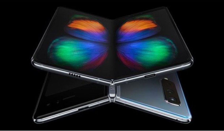 Samsung начнет продажи смартфона со складным экраном Galaxy Fold