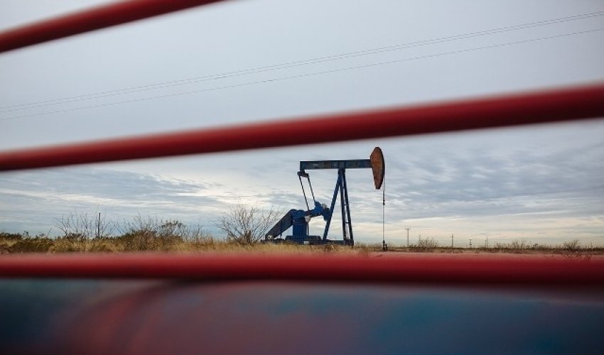 Azerbaijani oil price falls