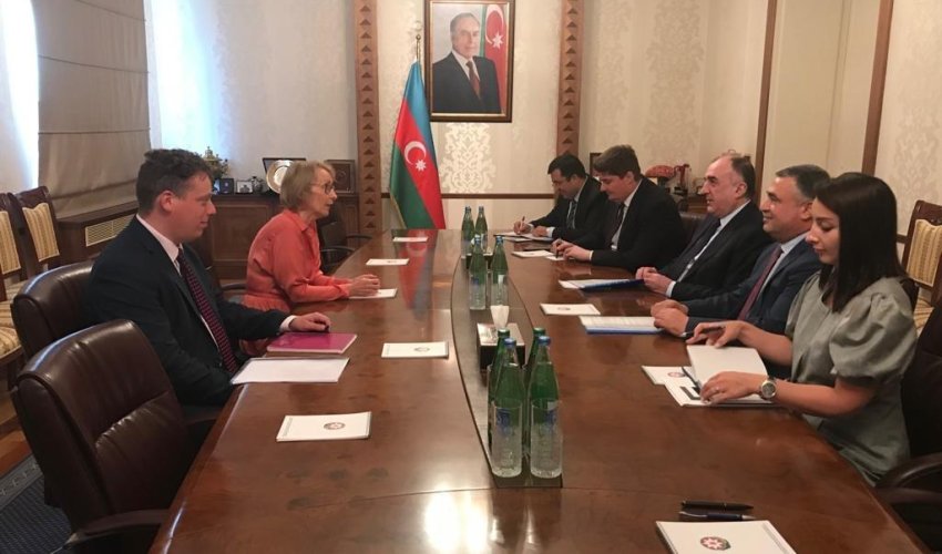 Azerbaijani FM meets with outgoing UK’s ambassador