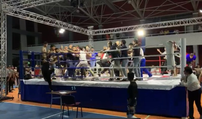 Bakıda keçirilən MMA yarışında kütləvi dava düşdü VİDEO