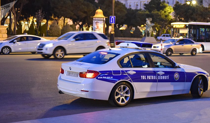Yol polisi saxladığı üçün üstünə benzin tökdü, sonra özünü bıçaqladı — ŞƏKİDƏ İNSİDENT