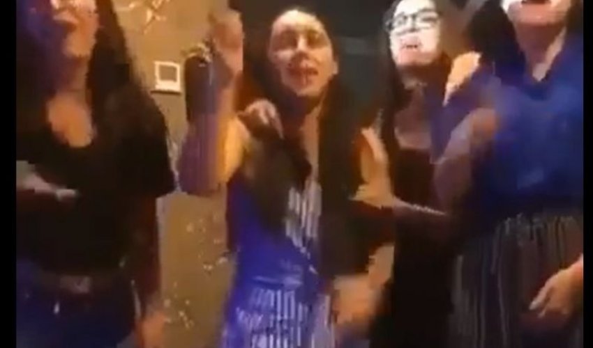 Azərbaycanlı gənc qızların biabırçı görüntüləri yayıldı - VİDEO Azərbaycanlı gənc qızların biabırçı görüntüləri yayıldı - VİDEO
