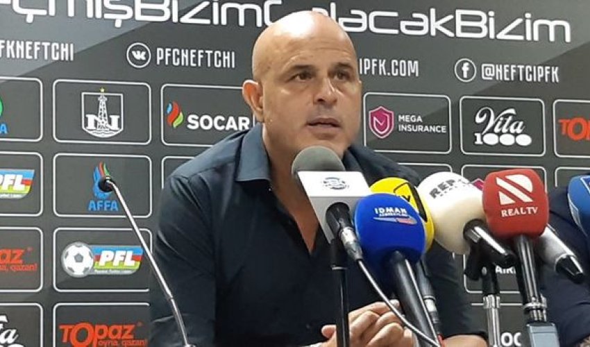 Azərbaycanlı jurnalistlərin sualları yəhudi məşqçini özündən çıxartdı