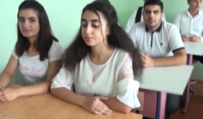 Azərbaycanda bir sinifin bütün şagirdləri ali məktəbə qəbul oldu - VİDEO Azərbaycanda bir sinifin bütün şagirdləri ali məktəbə qəbul oldu - VİDEO
