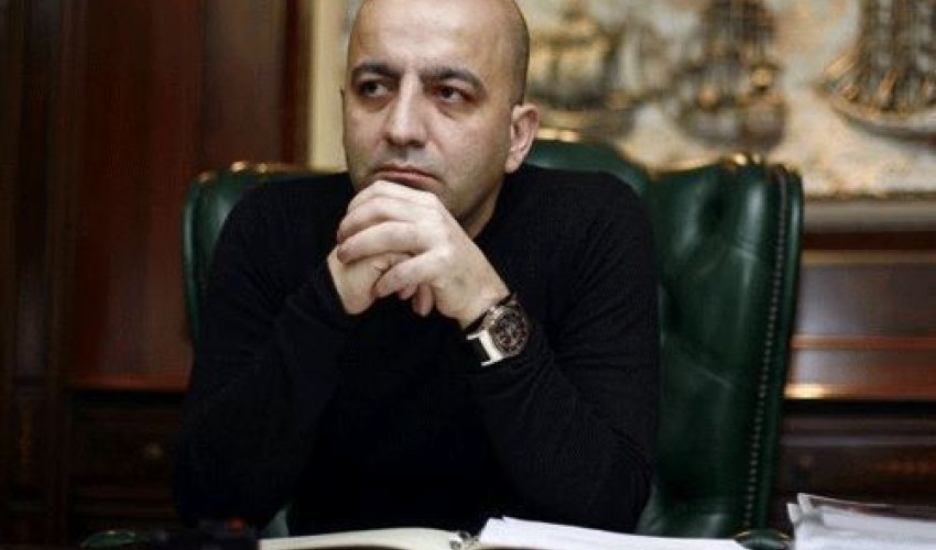 Mübariz Mənsimovdan sillə kimi cavab: Rəsulzadə adı nədən sizə belə ağır gəldi? - FOTO/VİDEO Mübariz Mənsimovdan sillə kimi cavab: Rəsulzadə adı nədən sizə belə ağır gəldi? - FOTO/VİDEO