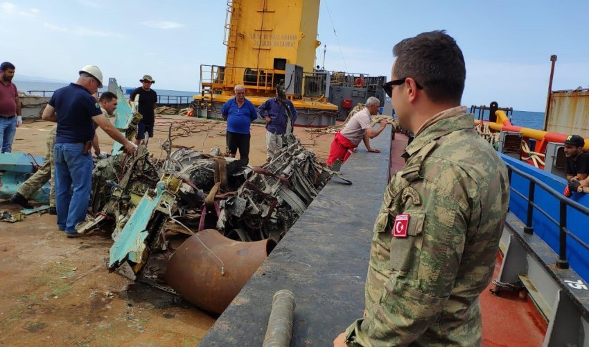 Fragments of crashed aircraft of Azerbaijan Air Force found in Caspian Sea