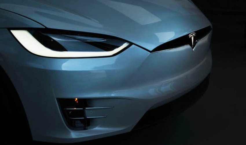 Tesla отказалась комментировать ход расследования аварии на МКАД