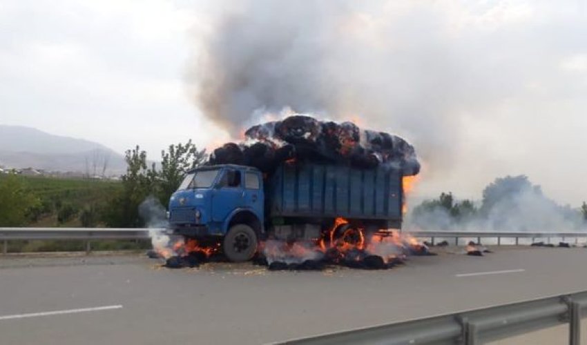 Otla dolu maşın yanır - VİDEO