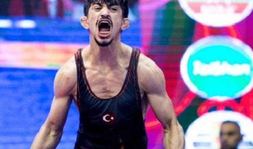 Kərəm erməni rəqibini belə ağlatdı - VİDEO