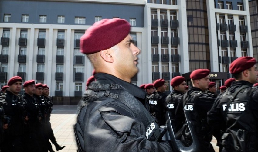 Aprel döyüşləri zamanı Bakıda polislər — GÖRÜN NƏ EDİBMİŞ Aprel döyüşləri zamanı Bakıda polislər — GÖRÜN NƏ EDİBMİŞ
